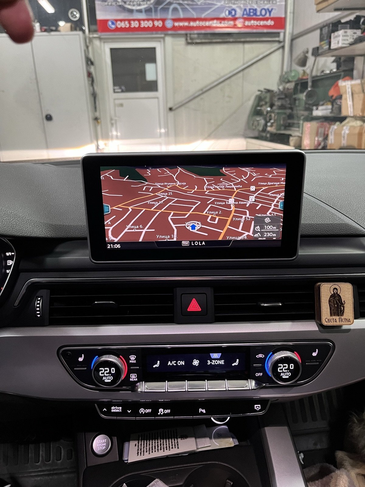 Audi A4 — navigacija na ekranu
