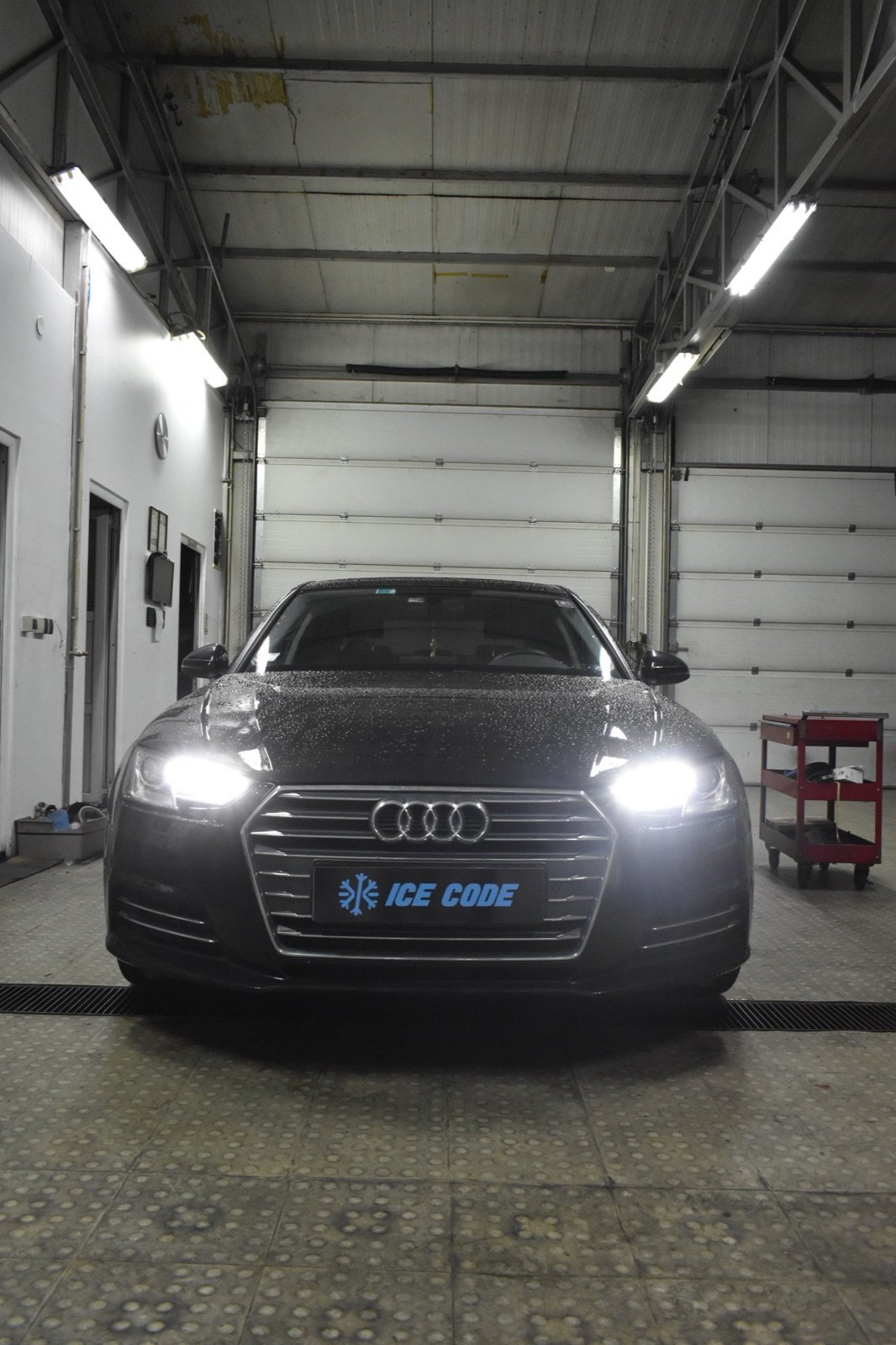 Audi A4 — prednji ugao u servisu