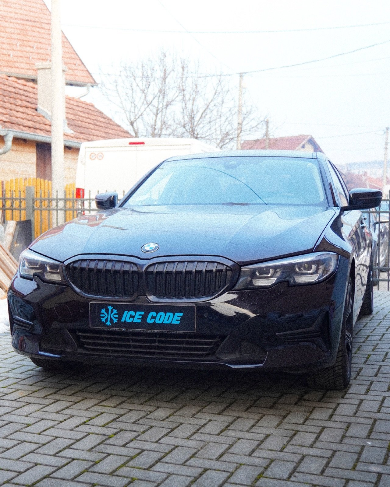 BMW G20 — prednji ugao, drugi kadar