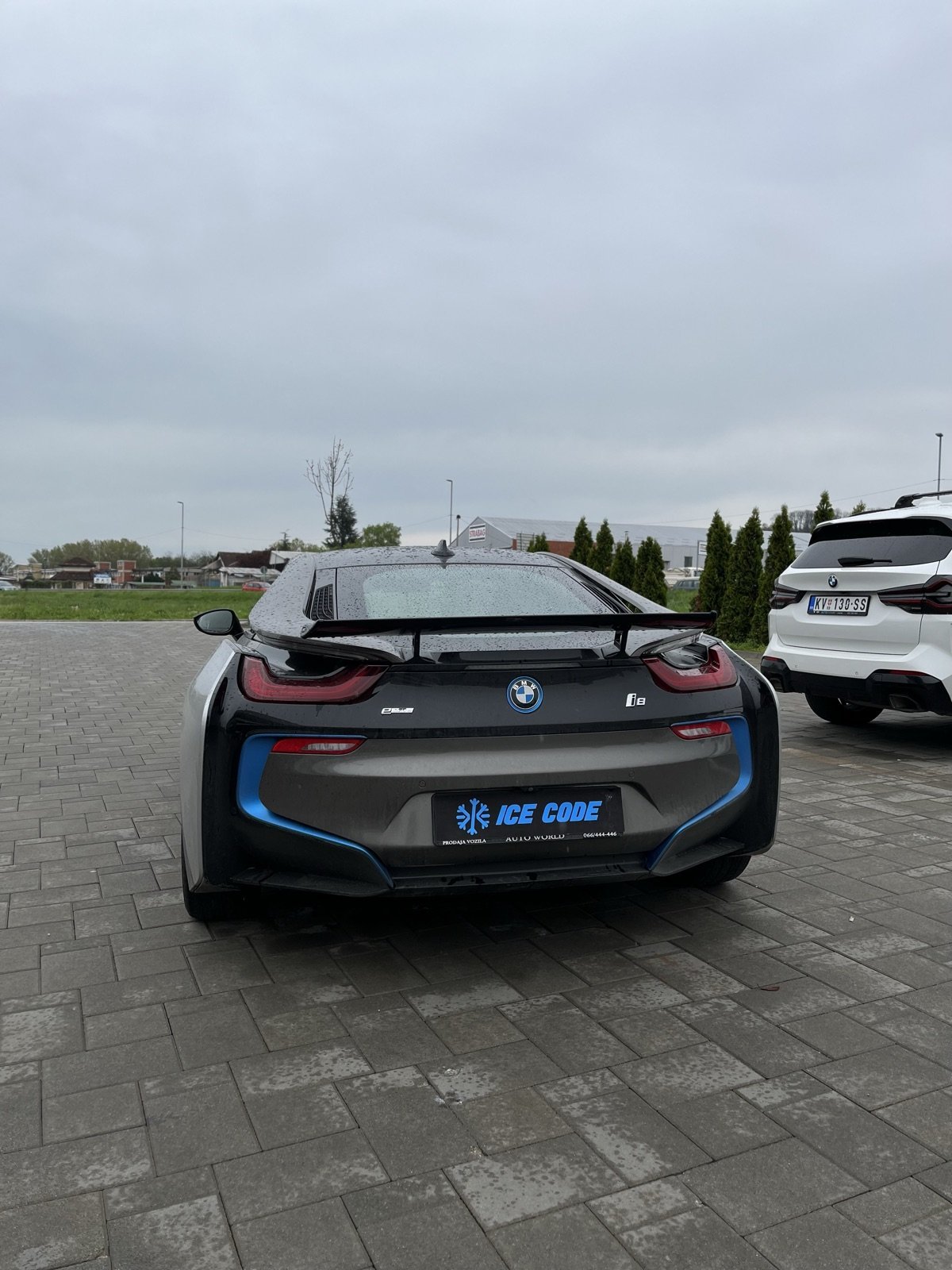 BMW i8 — zadnji ugao