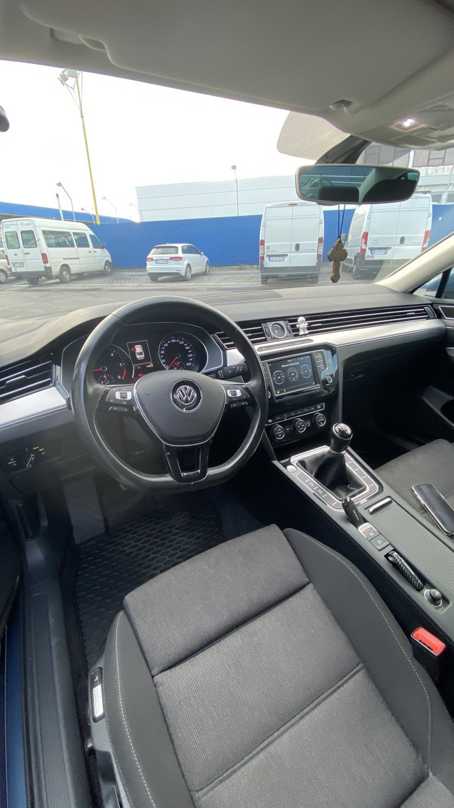 VW Passat B8 — enterijer i MMI ekran