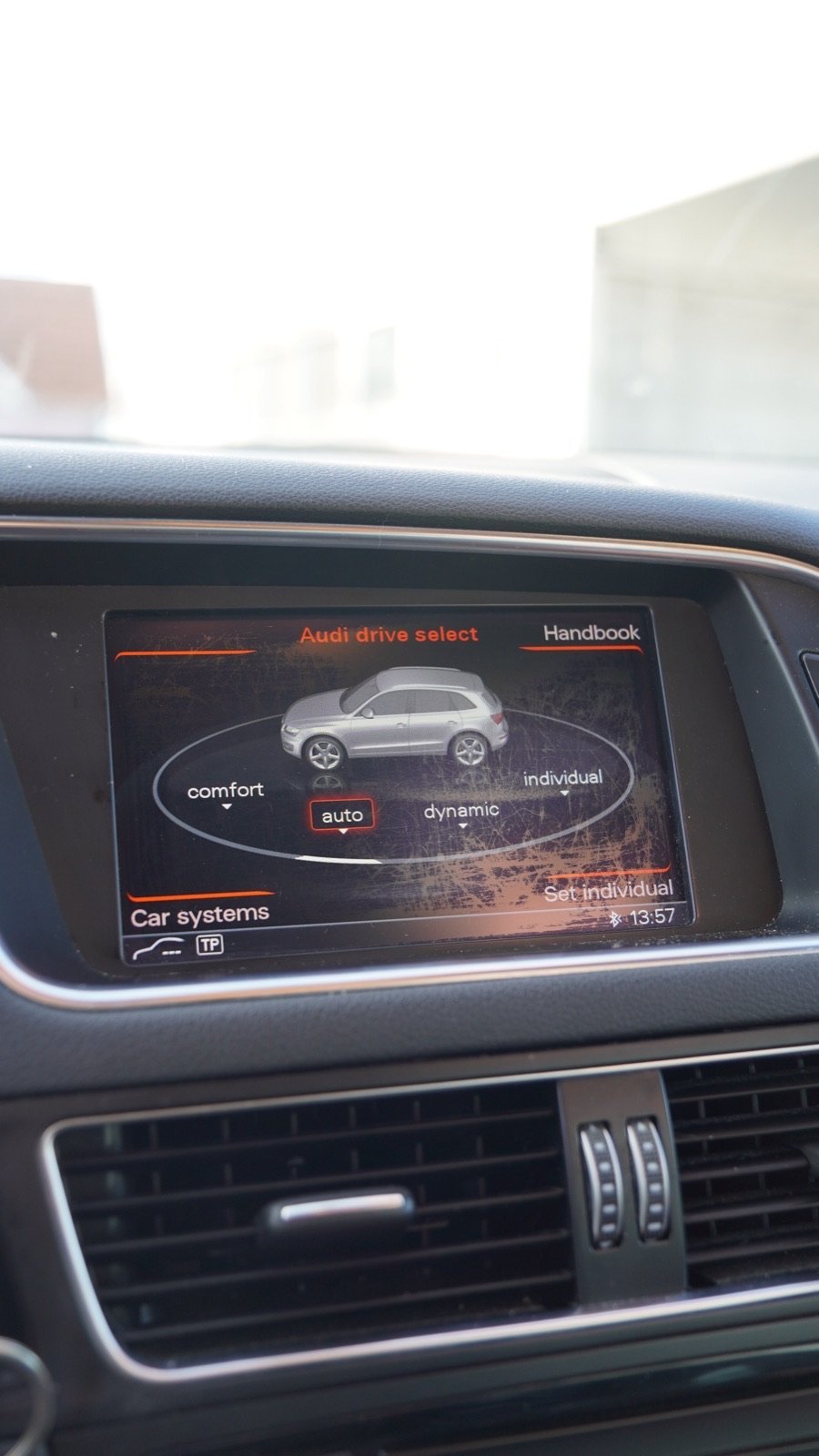 Audi Q5 — Audi drive select ekran