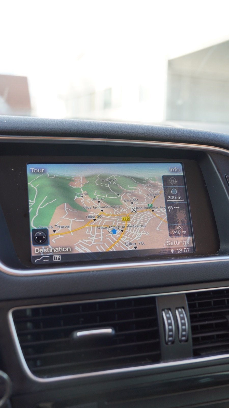 Audi Q5 — navigaciona mapa na ekranu