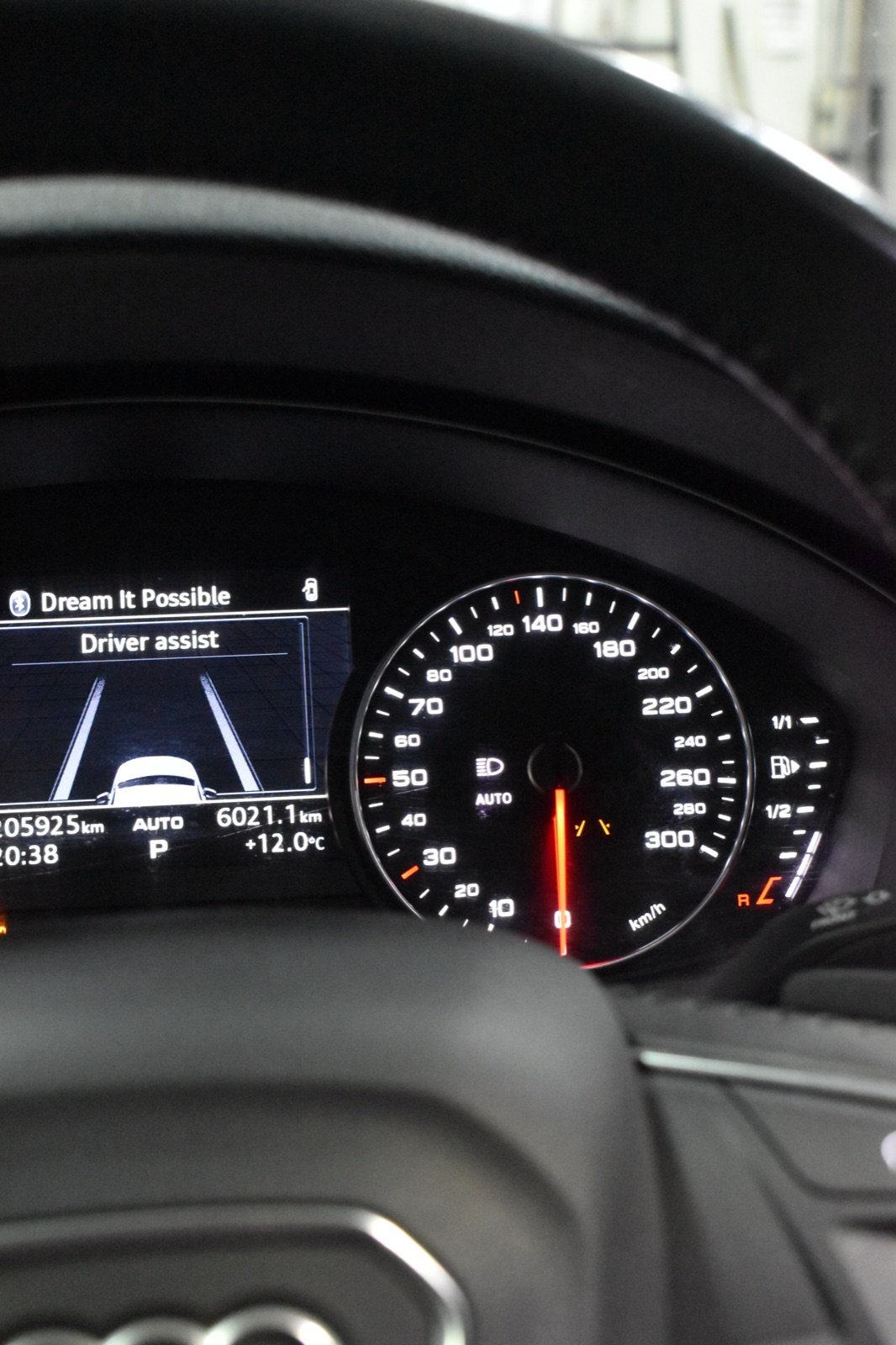 Audi A4 — Driver assist ekran